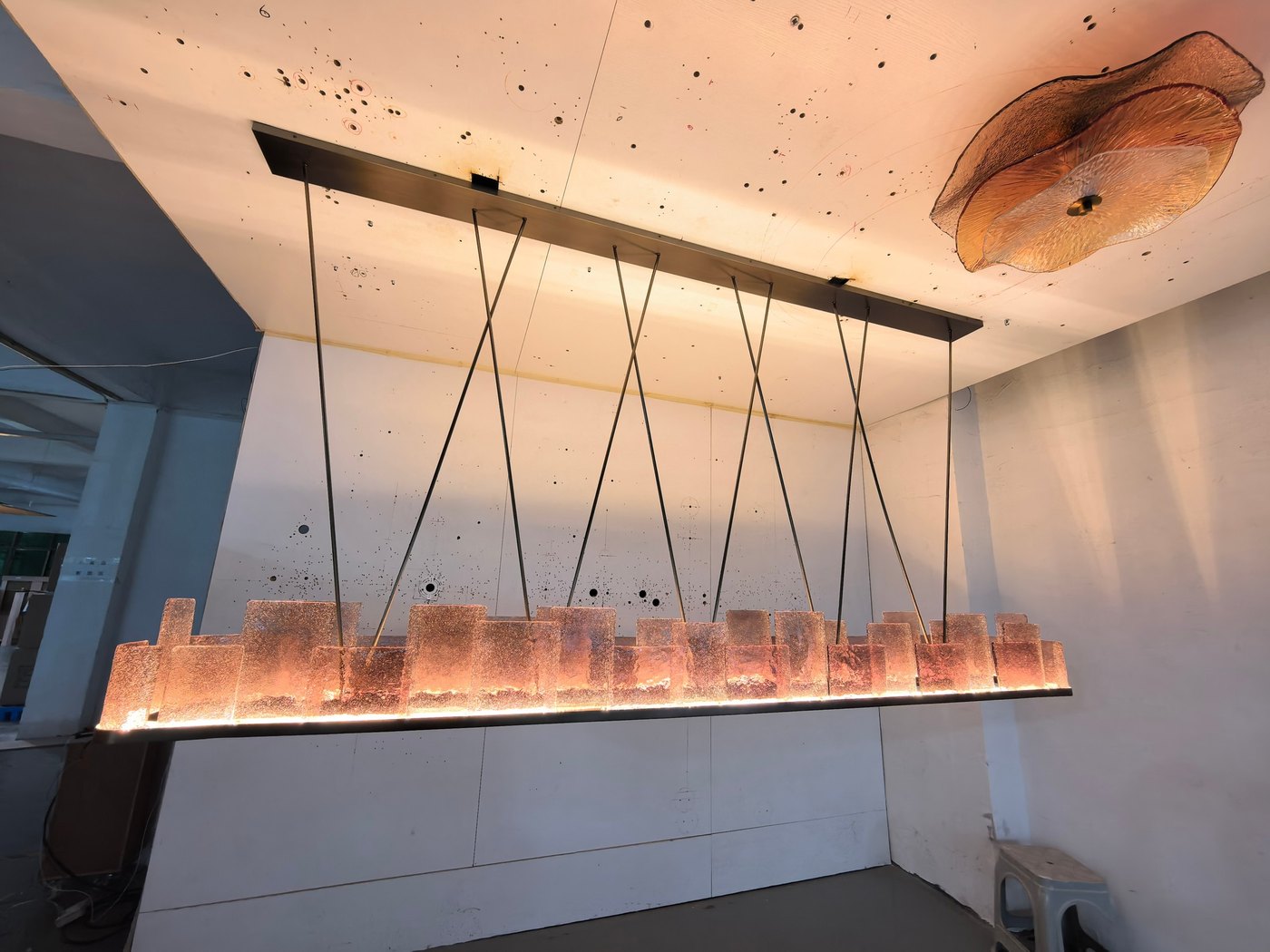 Amber stone linear pendant over a dining table