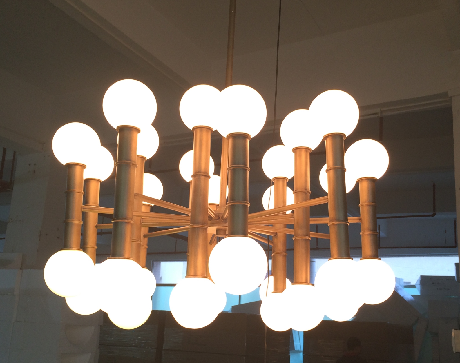 Statement chandelier in the XINCO workshop
